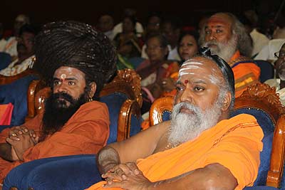 Bala Yogi Swamiji (right) and Thambiran Swamigal (left)