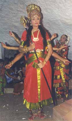 Ramani dances as Durga at Valli Malai
